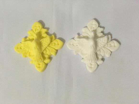 Sabonete Espírito Santo no tule (6,5 cm)