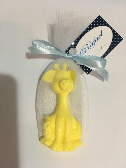 Sabonete girafa no tule com tag