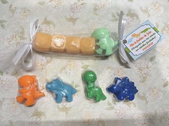 Sabonete Nome com 4 Letras + Dinossauro no Tule e Tag