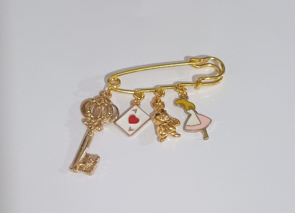 Broche Temático Alice No País Das Maravilhas, Modelo 01