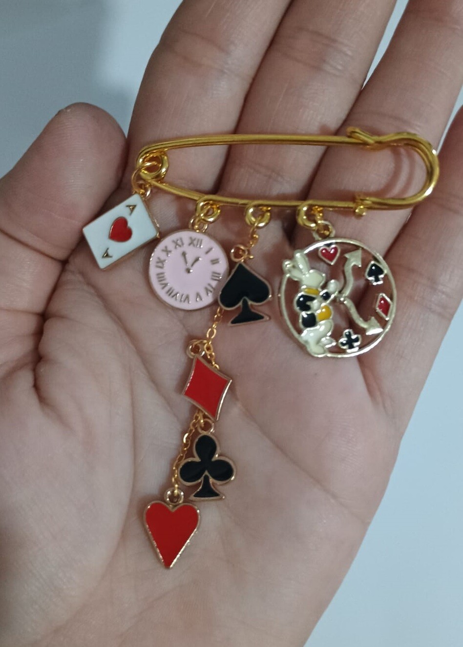 Broche Temático Alice No País Das Maravilhas, Modelo 06