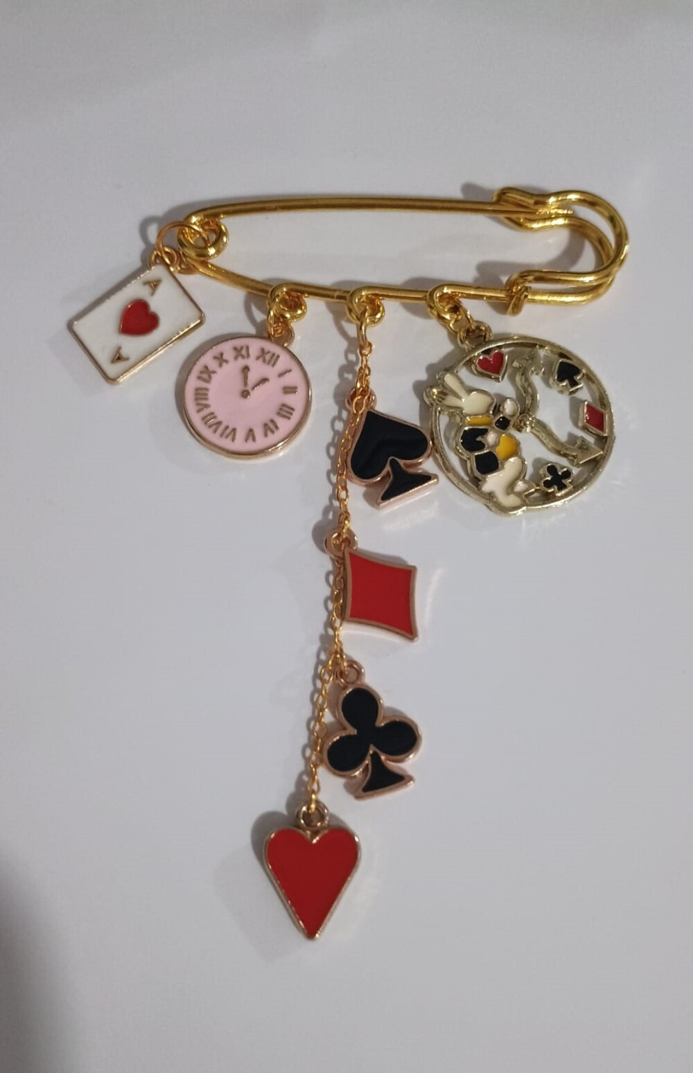Broche Temático Alice No País Das Maravilhas, Modelo 06