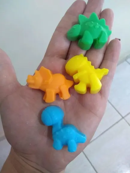 100 Sabonetes Artesanais Mini Dinossauros Lembrancinha ~
