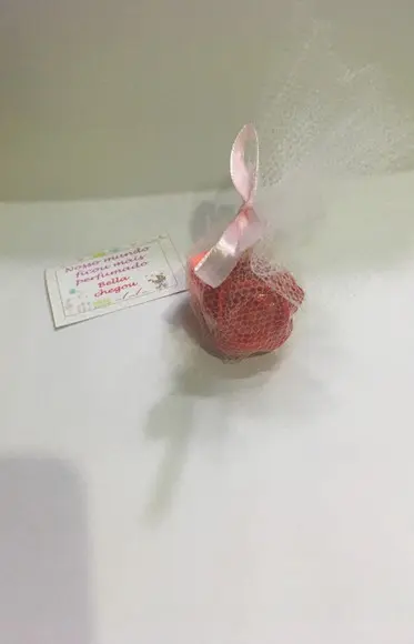 3 sabonetes no tule (letra, coroa e rosa)