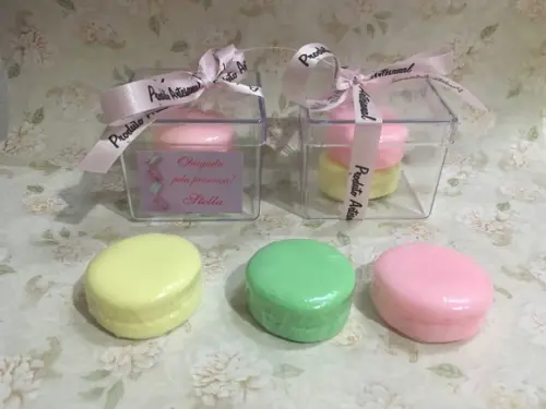 caixa de sabonetes com macarons personalizada a combinar