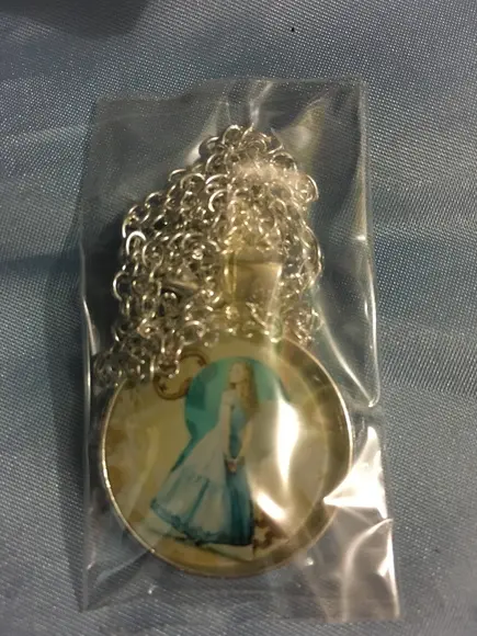 Colar Alice no País das Maravilhas