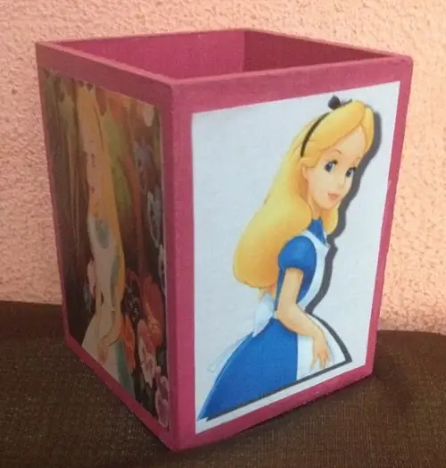 Porta-lápis Alice em mdf