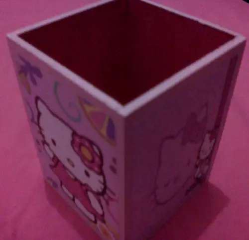 Porta-lápis Hello Kitty em mdf