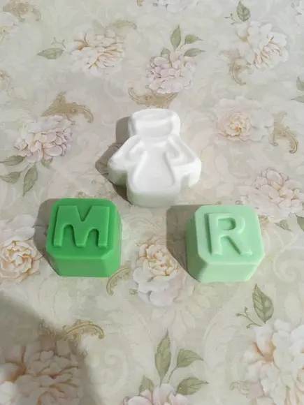 Sabonete anjo e 2 letras no tule com tag