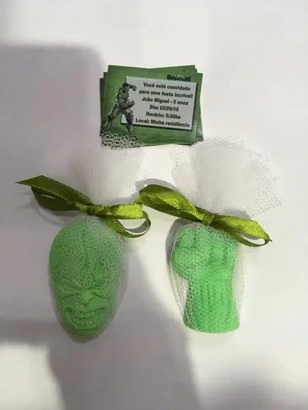 Sabonete Artesanal Mão ou Rosto do Hulk no Tule com Tag /