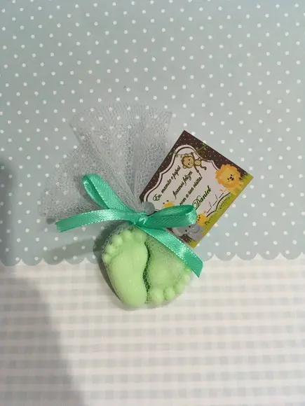 Sabonete Artesanal Par de Pés Pezinho no Tule e com Tag ~