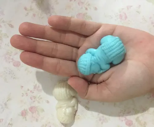 Sabonete bebê com touca no tule com tag chá de bebê