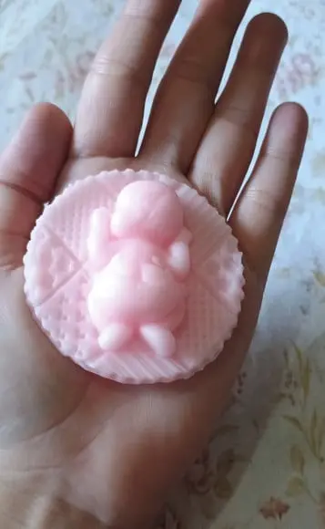 Sabonete Bebe Dormindo na Colcha /