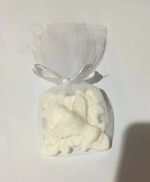 Sabonete Espírito Santo no tule (6,5 cm)