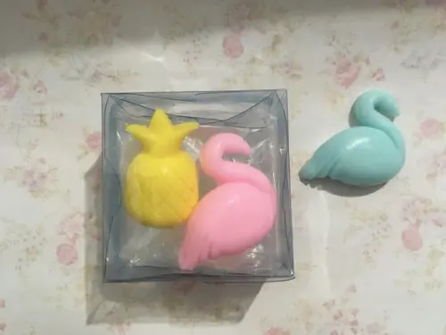 Sabonete Flamingo e Abacaxi na Caixa Tema Festa Tropical