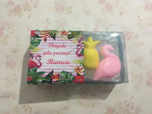 Sabonete Flamingo e Abacaxi na Caixa Tema Festa Tropical