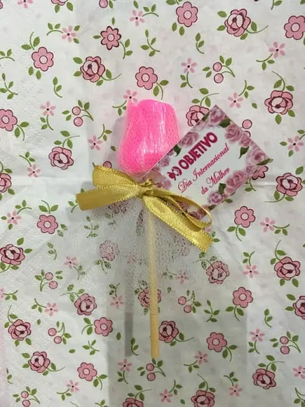 Sabonete Mini Rosa Dia da Mulher no Tule e Palito com Tag ~