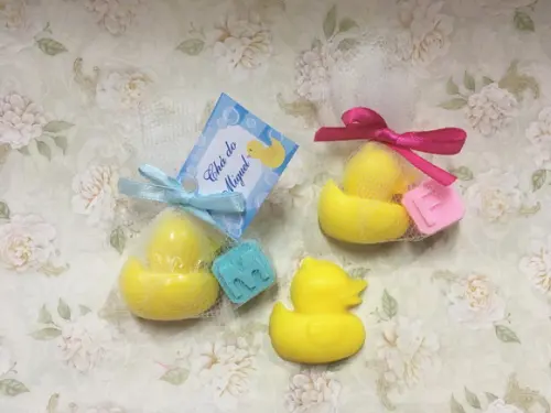 Sabonete Patinho Pato e Letra no Tule Tag Chá de Bebê /