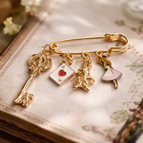 Broche Temático Alice No País Das Maravilhas, Modelo 01