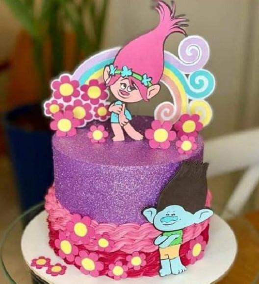 Topo de Bolo Trolls em Camadas