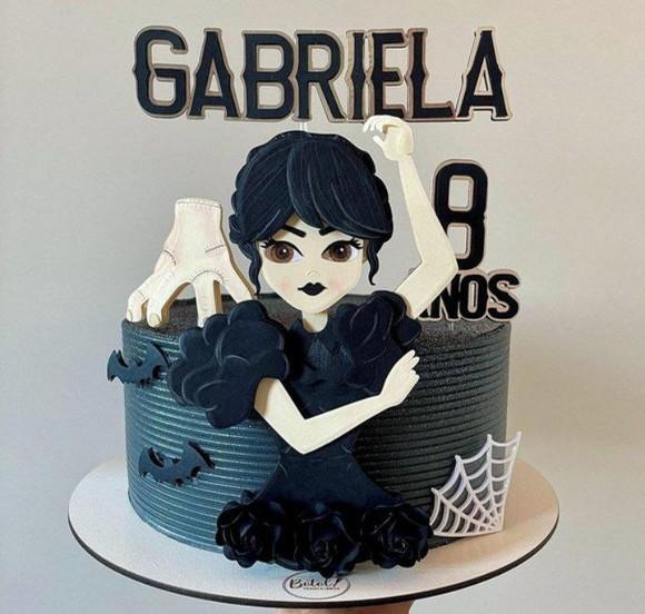 Topo de Bolo Wandinha Addams 2