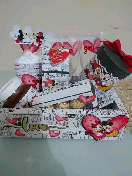 Cesta Love Mickey e Minnie Dia Namorados