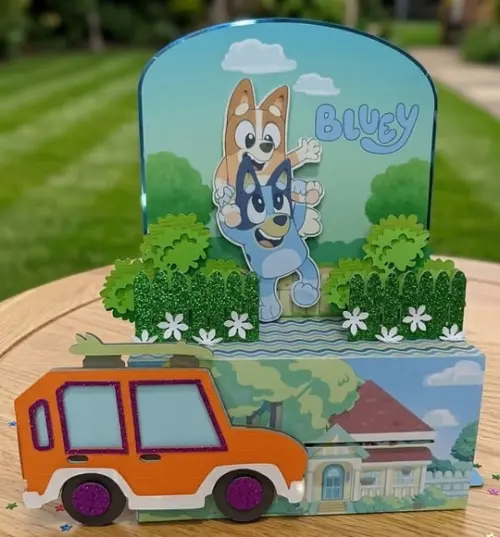 Topo de Bolo com Caixas Bluey Auto