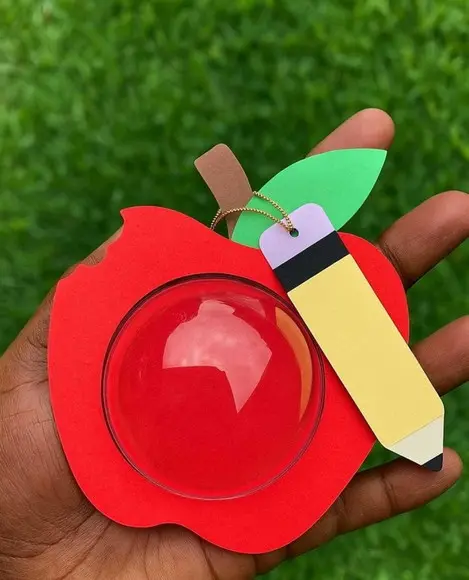 Maçã com Esfera Dia dos Professores