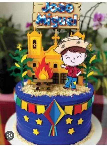 Topo Junino com Igreja de Fundo