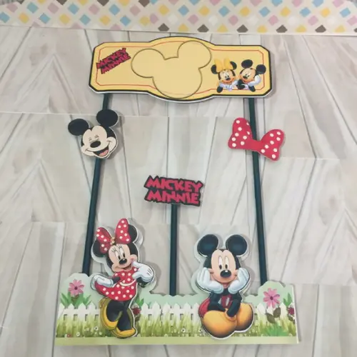 Topo Mickey e Minnie no Jardim