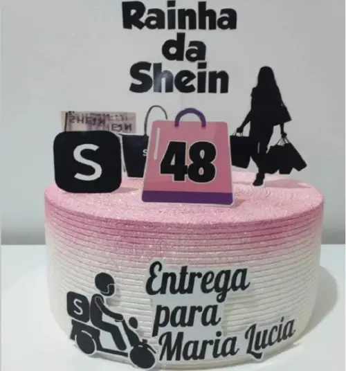 Topo de Bolo Rainha da Shein