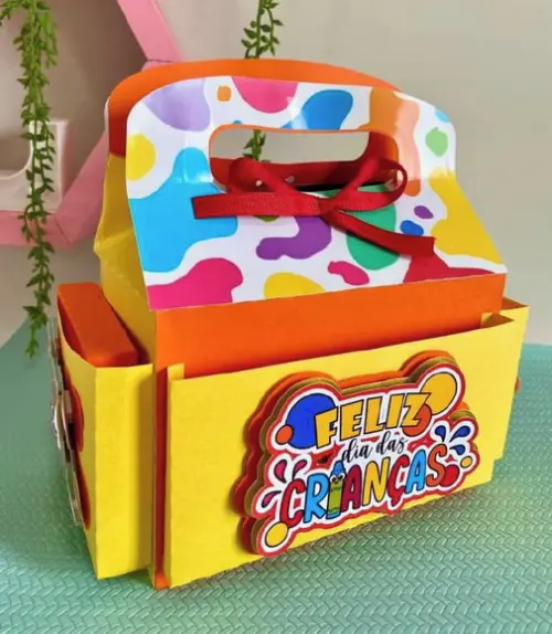 Maleta com Bolsos Dia das Criança
