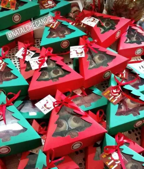 Cx Arvore Vermelha e Verde 6 Doces