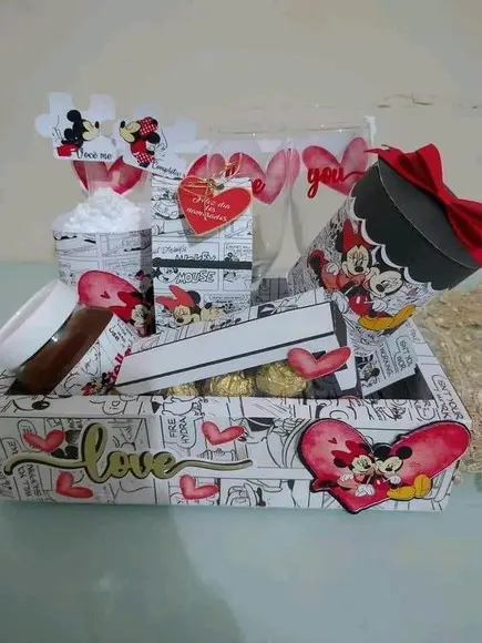 Cesta Love Mickey e Minnie Dia Namorados