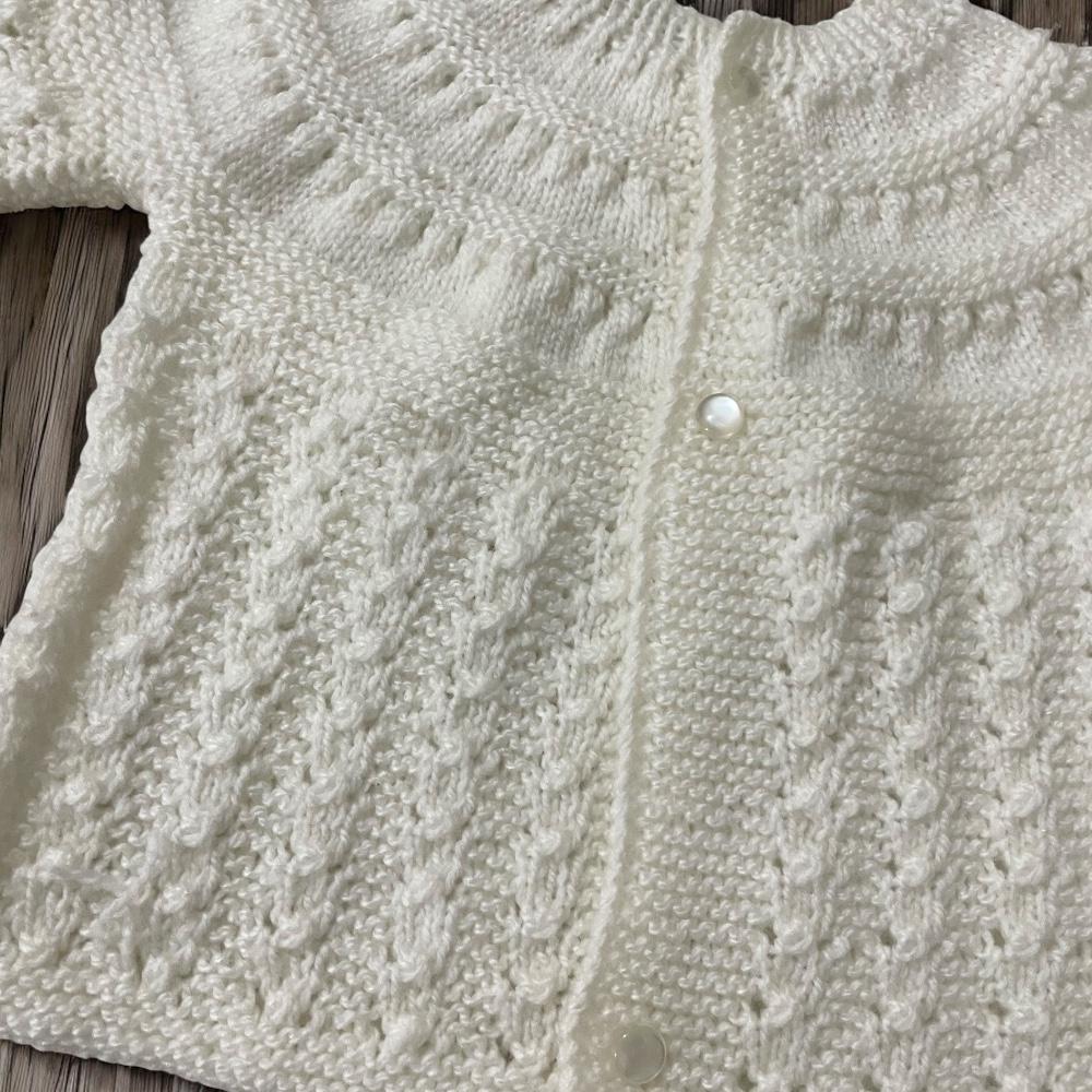 Casaquinho de lã para bebê na cor Branco