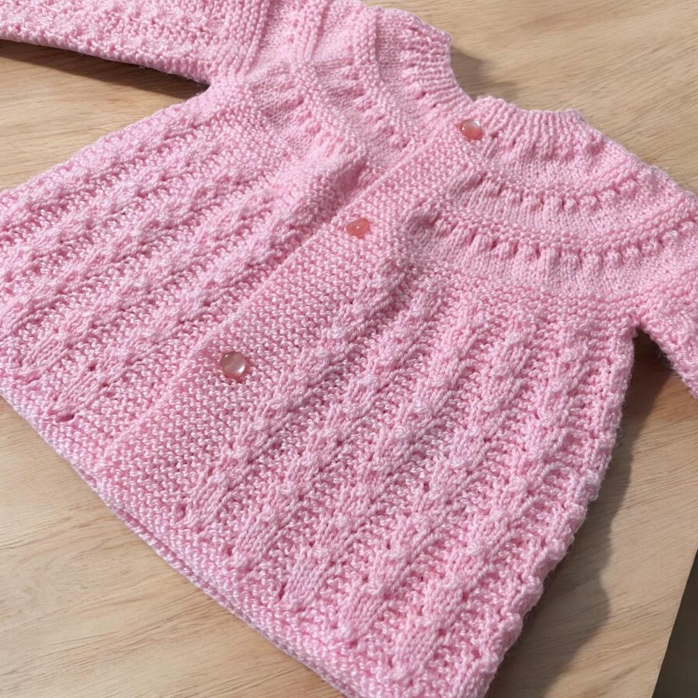 Casaquinho de lã para bebê na cor Rosa Bebê