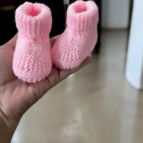 Kit com Touca Tapa Orelha Luva E Sapatinho Para Bebê