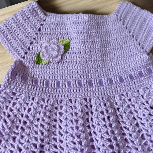 Vestido e Sapatinho de Crochê para Bebê Lilás
