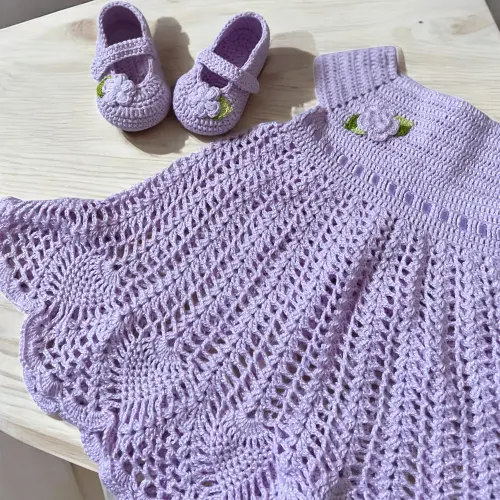 Vestido e Sapatinho de Crochê para Bebê Lilás