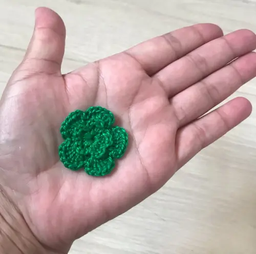 Aplique Mini Flor em Crochê Verde Bandeira com 20 Unidades