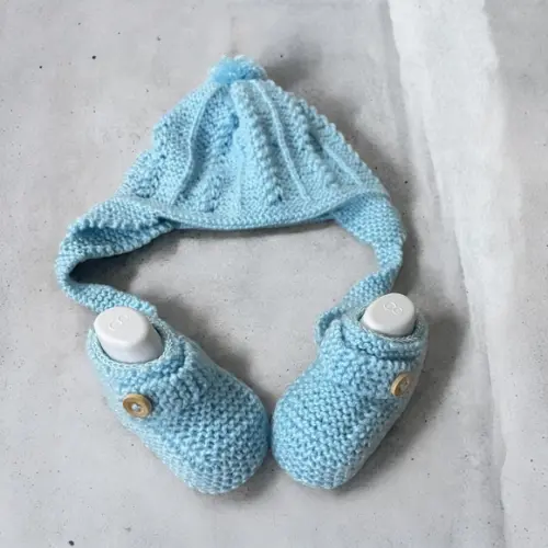 Touca Tapa Orelha e Sapatinho Botinha Azul Bebê