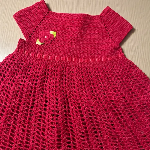 Vestido de crochê para bebê na cor Vermelho Paixão
