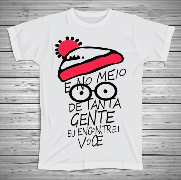 Camiseta E No Meio de Tanta Gente