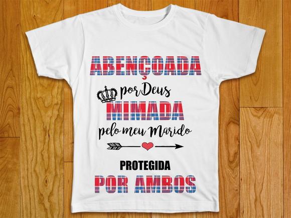 Camiseta Abençoada por Deus e Mimada pelo Meu Marido