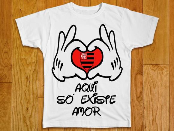 Camiseta Aqui Só Existe Amor