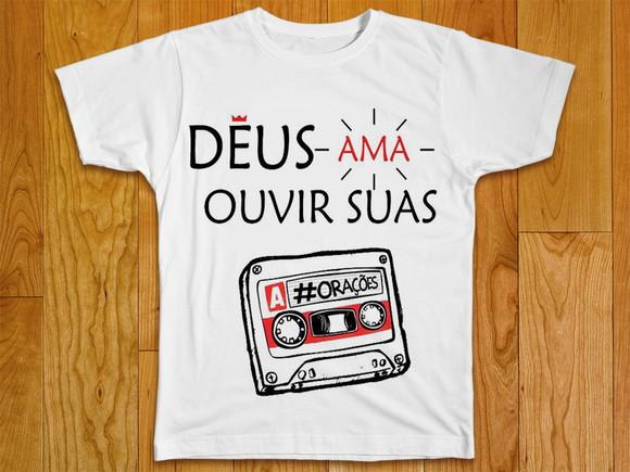 Camiseta Deus Ama Ouvir Suas Orações