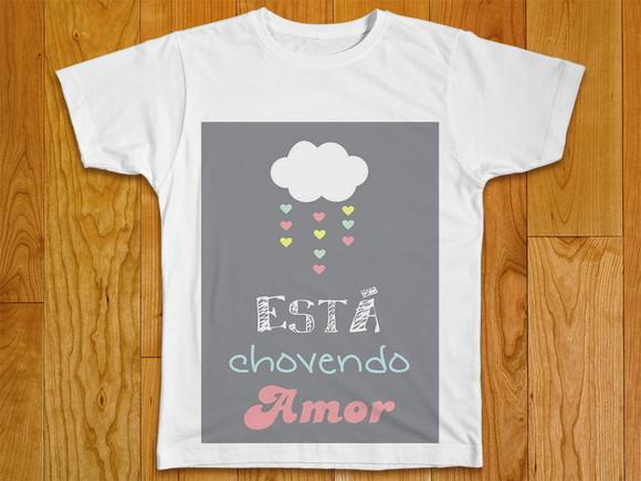 Camiseta Feminina Está Chovendo Amor