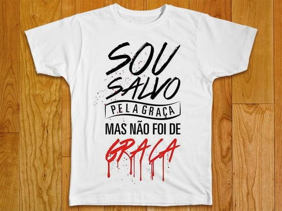Camiseta Religiosa Sou Salvo Pela Graça