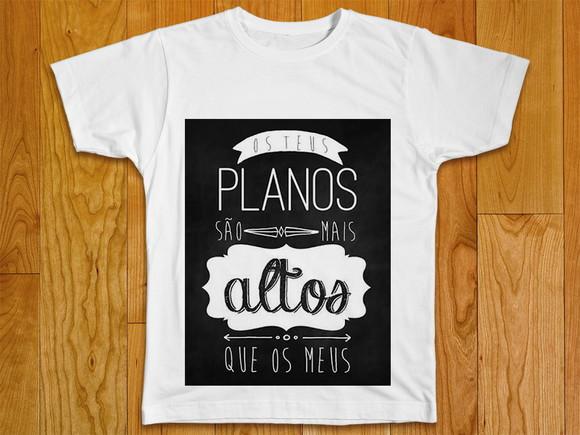 Camiseta Religiosa Os Teus Planos São Mais Altos que os Meus