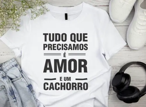 Camiseta Tudo Que Precisamos é Amor e Um Cachorro